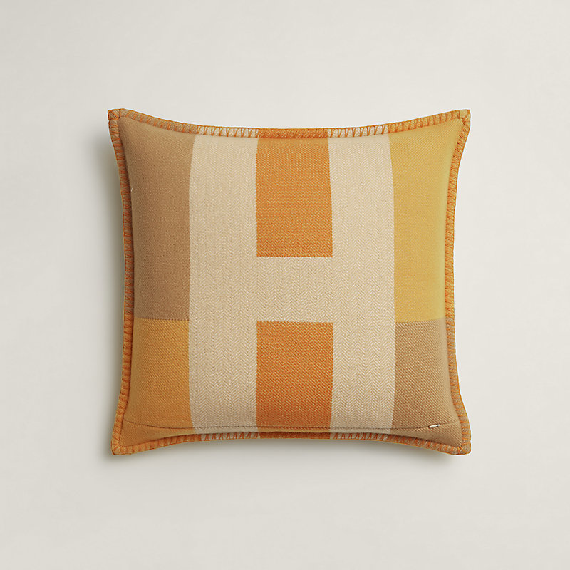 h-horizon-pillow--103942M 01-